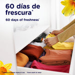 Open drawer of folded clothing with hands arranging garments and headline '60 days of freshness' in Spanish and English