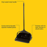 Black dustpan with long handle on a yellow background showing annotated features about construction and odor resistance.